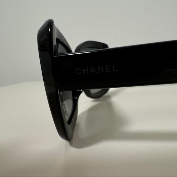 Authentic almost brand new CHANEL sunglasses - Picture 3 of 11